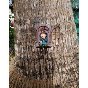 Garden Gnome Statue, Elf Out The Door Tree Hugger-5.9 Inch, Funny Garden Decor